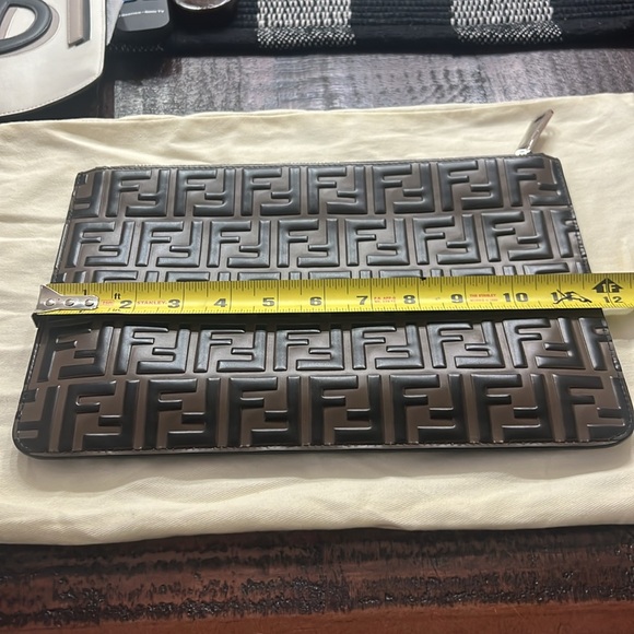 FENDI CLUTCH - Picture 4 of 6